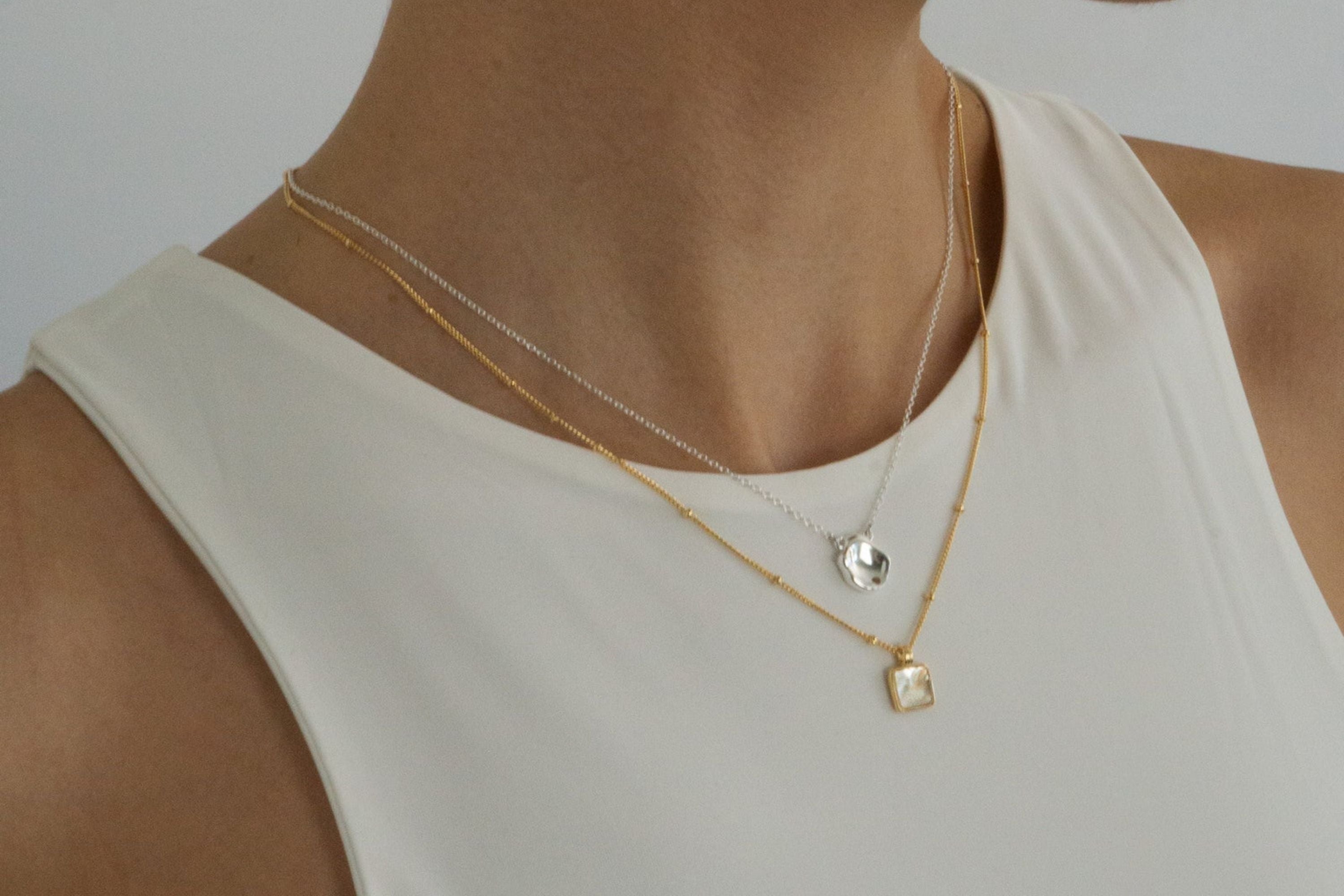 Alltagstauglicher Schmuck für Damen wählen